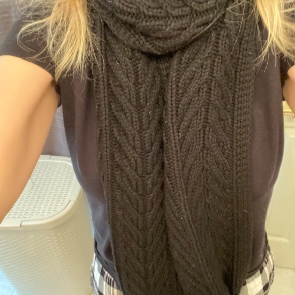 New Womens Ugg black hat and scarf set - Picture 4 of 4